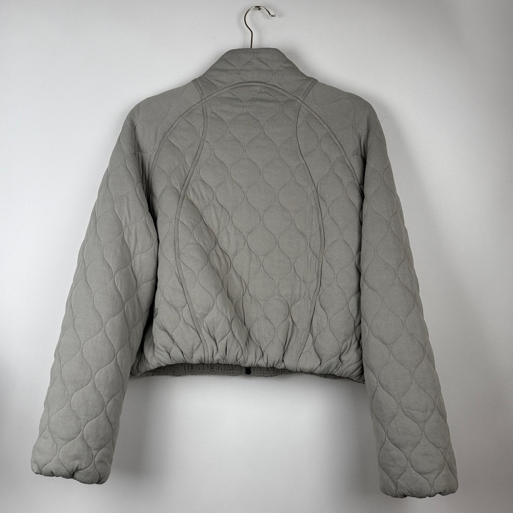 Lululemon Quilted Riverstone Taupe Bubble Shaped Cropped Bomber Jacket Size 8 - Picture 9 of 13